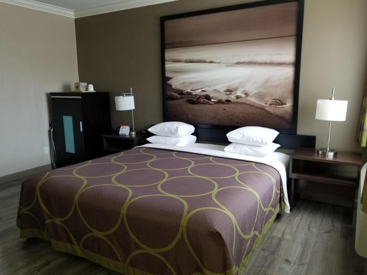 Super 8 By Wyndham Los Angeles-Culver City Area Extérieur photo