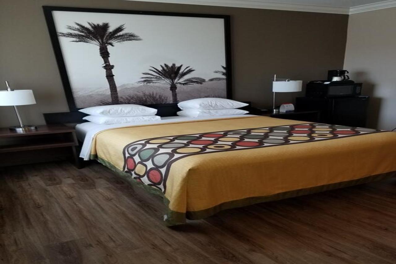 Super 8 By Wyndham Los Angeles-Culver City Area Extérieur photo