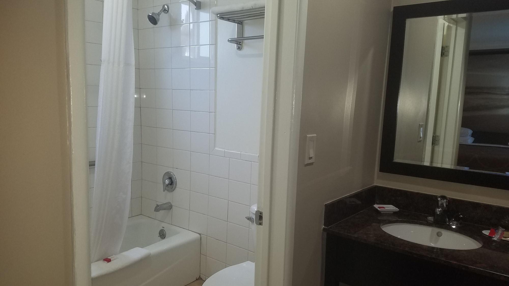 Super 8 By Wyndham Los Angeles-Culver City Area Extérieur photo