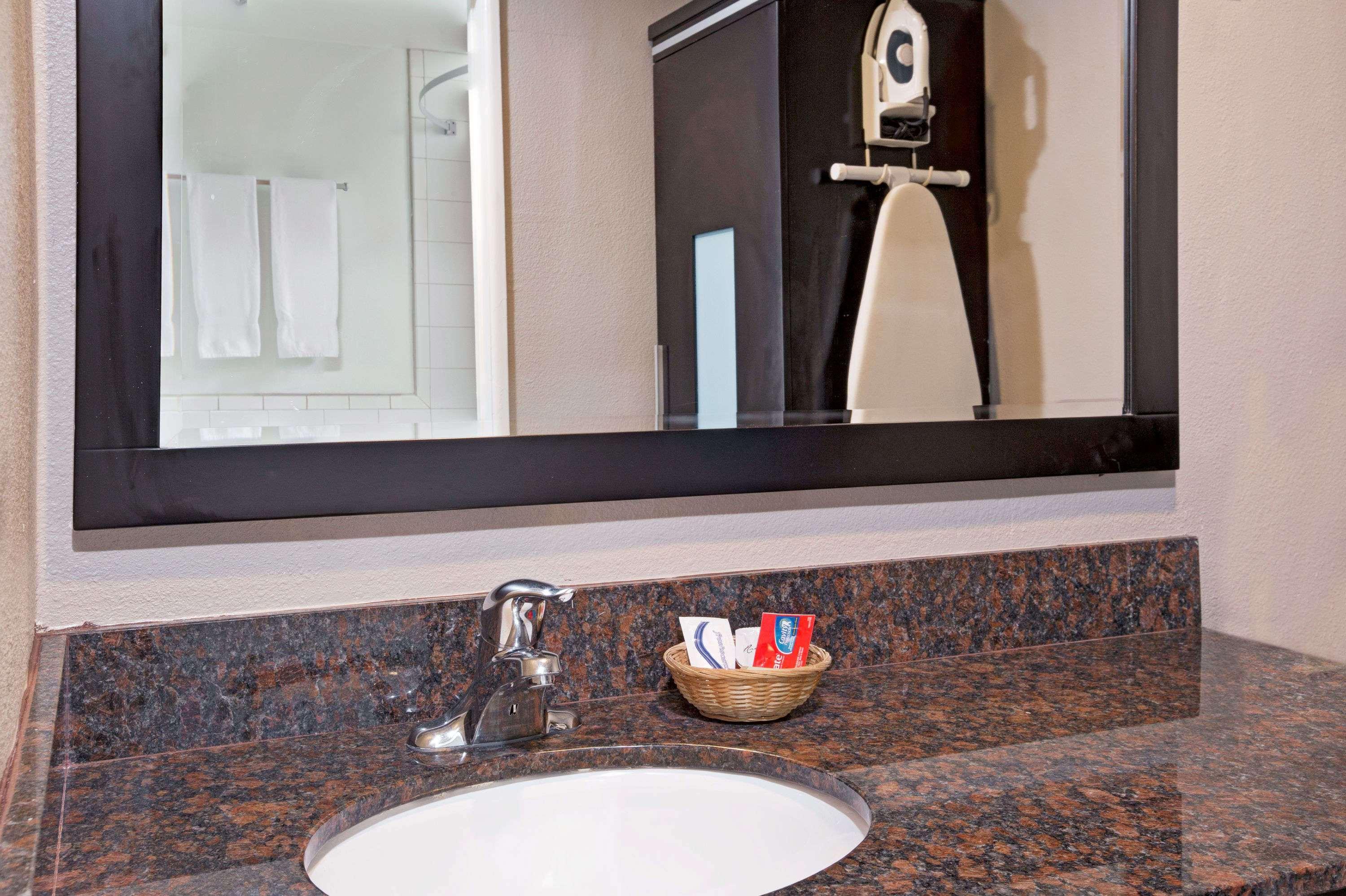 Super 8 By Wyndham Los Angeles-Culver City Area Extérieur photo