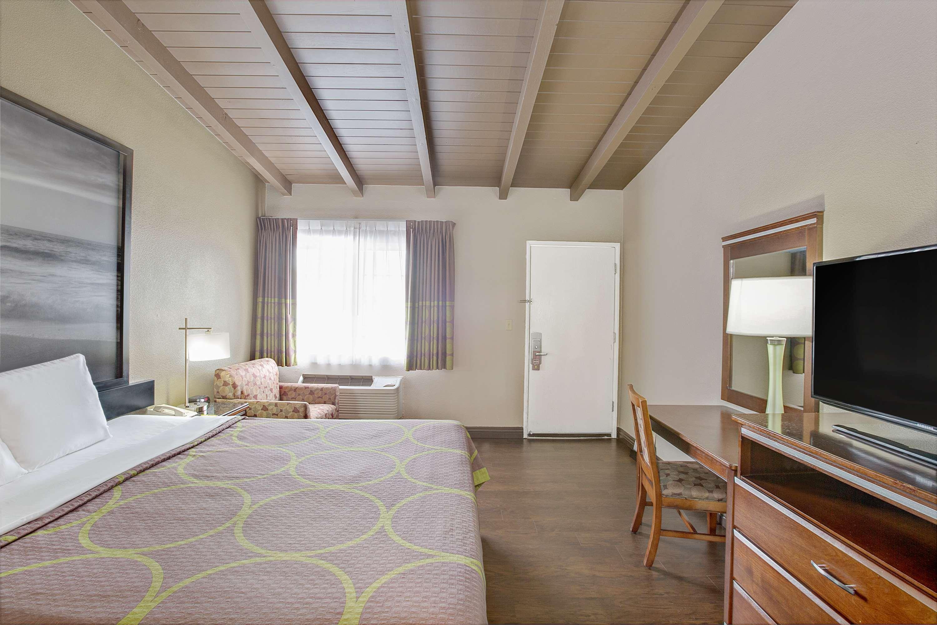Super 8 By Wyndham Los Angeles-Culver City Area Extérieur photo
